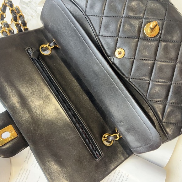 Chanel Vintage Medium Black Lambskin Classic Double Flap Bag - Picture 5 of 12